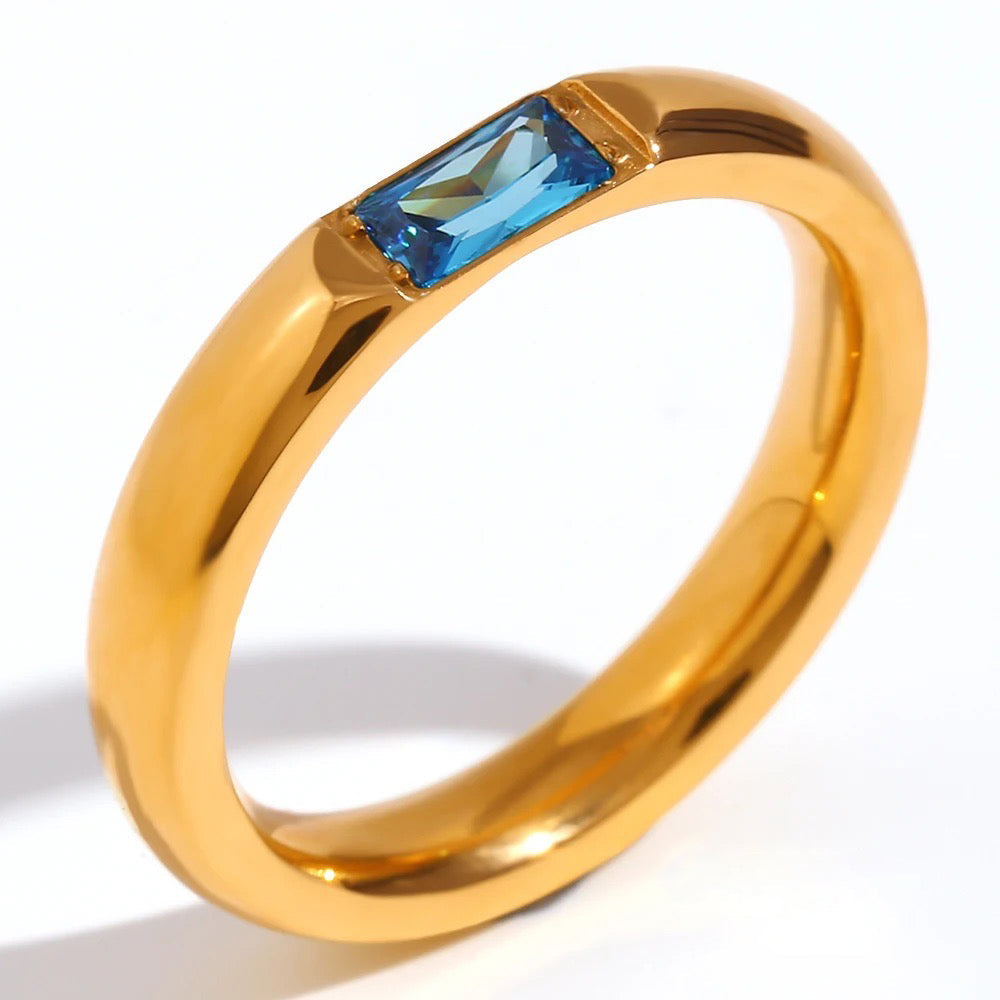 Bague en or de luxe avec pierre de naissance baguette
