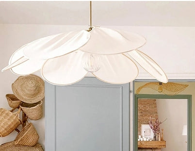 Magnifique luminaire suspendu en forme de fleur
