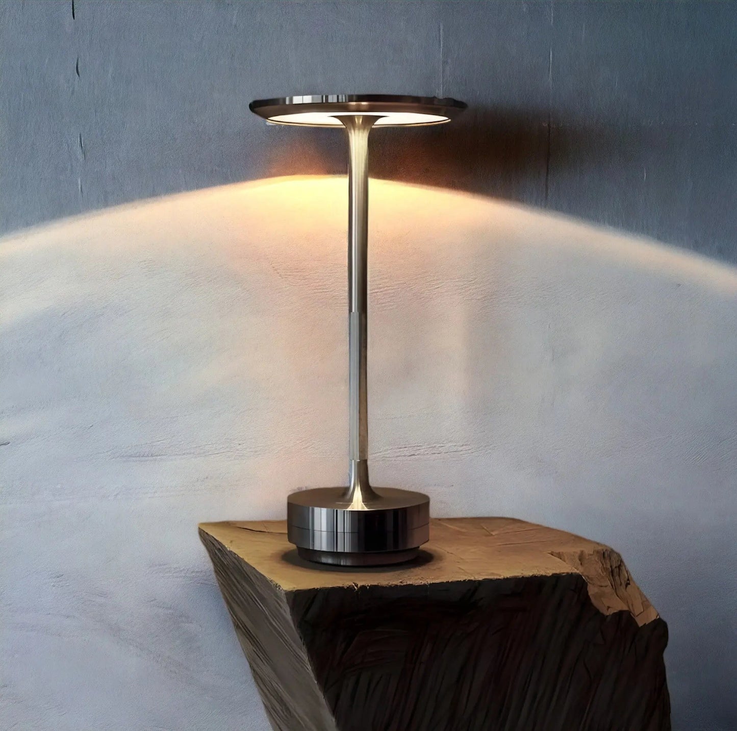 Lampe de bureau sans fil élégante avec lumière LED à couleur changeante