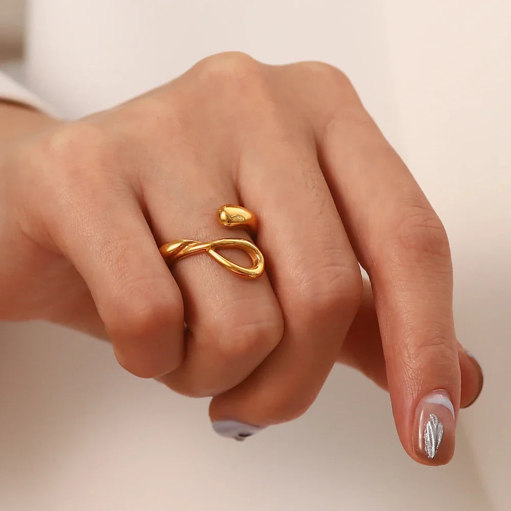 Luxury 18k Gold Curve Ring - Halri