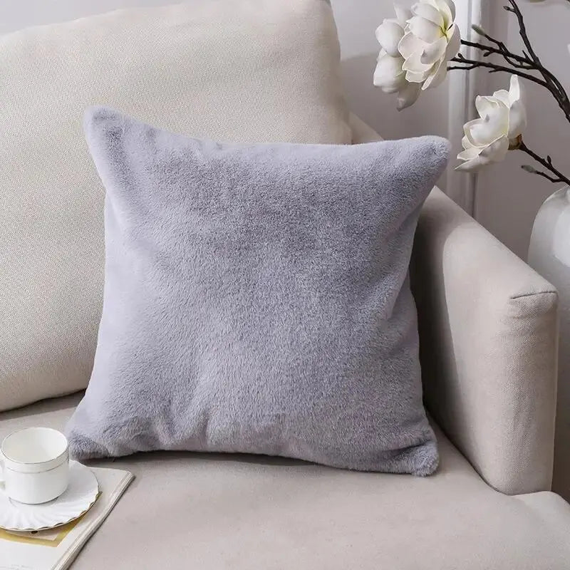 Housse de coussin en fausse fourrure douce pour intérieurs modernes