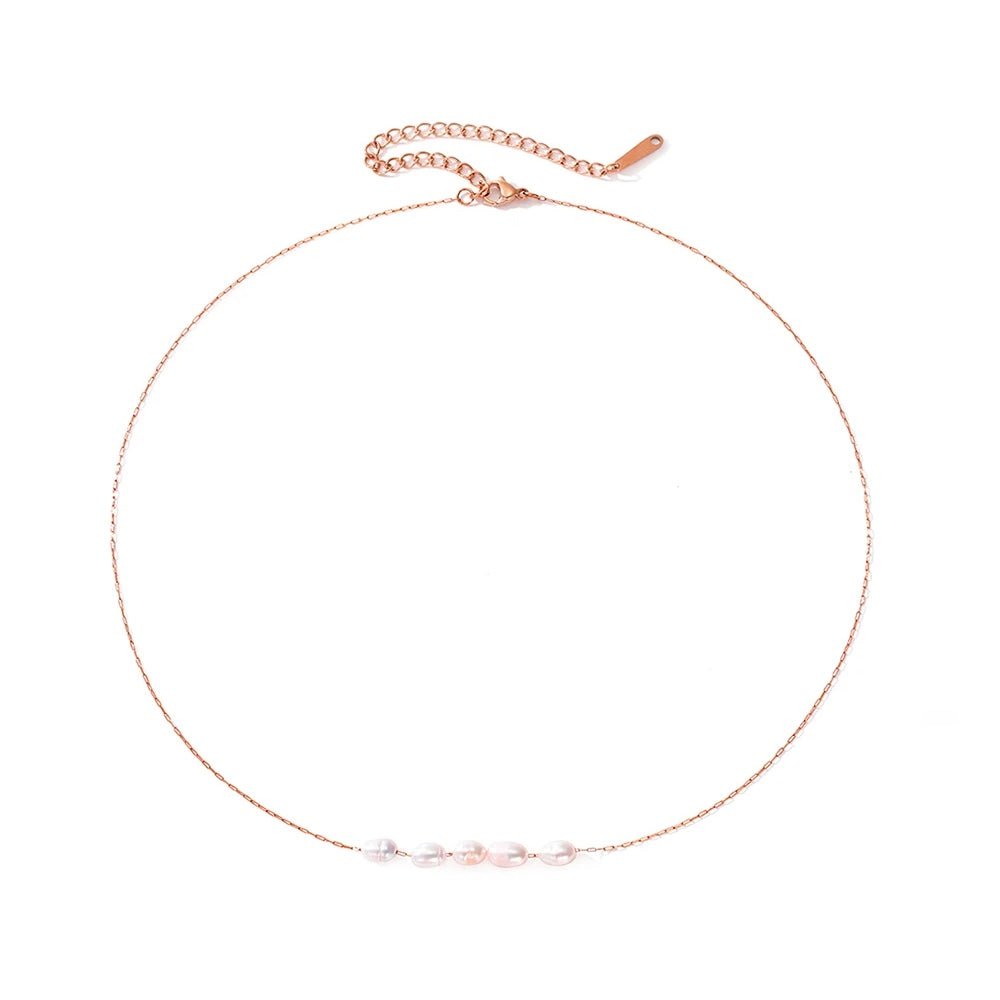 Collier ras du cou délicat à chaîne perlée