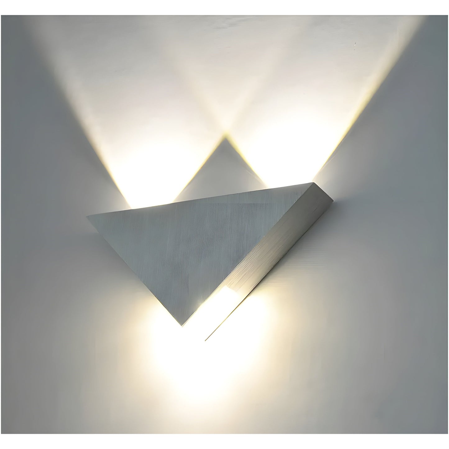 Applique murale LED triangulaire élégante