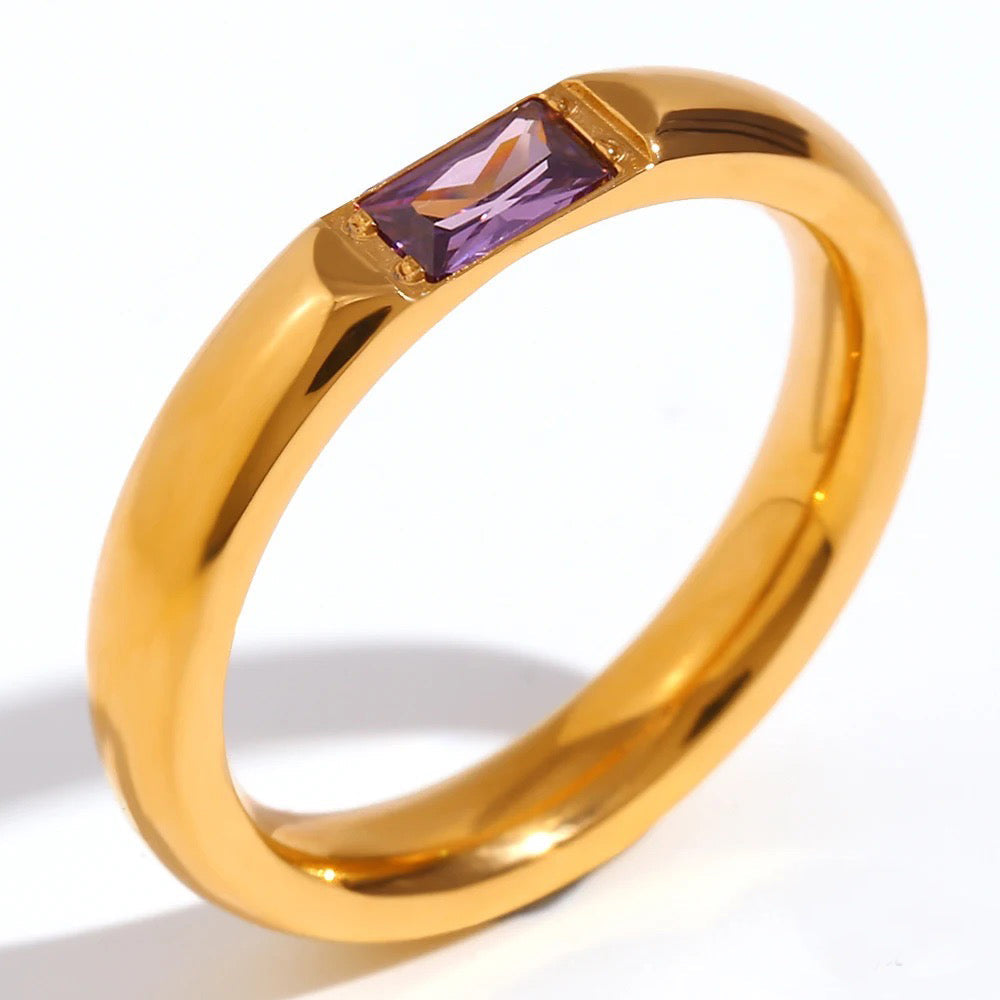 Bague en or de luxe avec pierre de naissance baguette