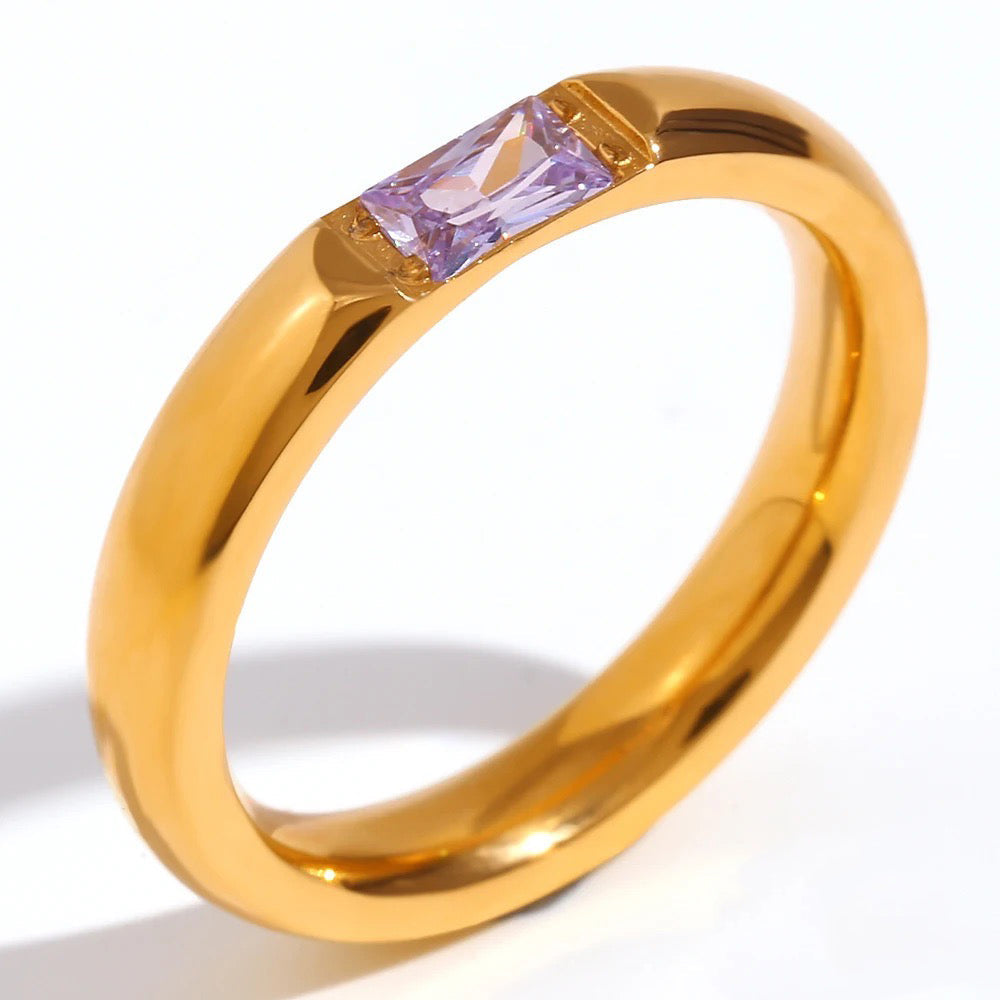 Bague en or de luxe avec pierre de naissance baguette