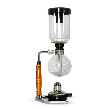 Cafetière japonaise traditionnelle sur plaque de cuisson