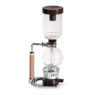 Cafetière japonaise traditionnelle sur plaque de cuisson