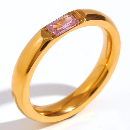 Bague en or de luxe avec pierre de naissance baguette