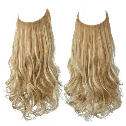 Magnifique perruque aux cheveux bouclés et volumineux