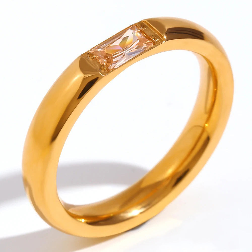 Bague en or de luxe avec pierre de naissance baguette