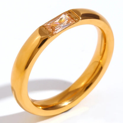 Bague en or de luxe avec pierre de naissance baguette