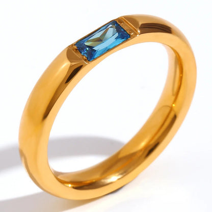Bague en or de luxe avec pierre de naissance baguette