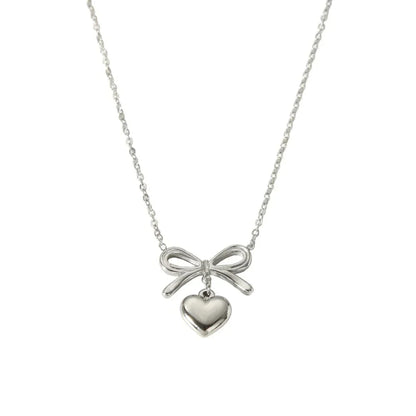 Collier délicat avec pendentif cœur et nœud doré