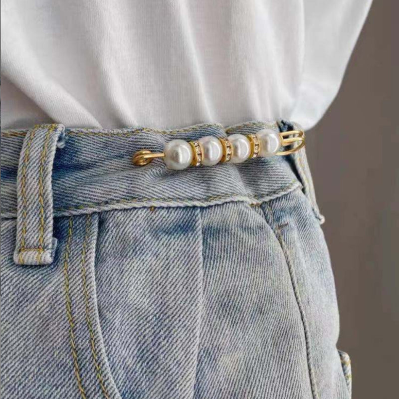 Broche élégante en perle et métal
