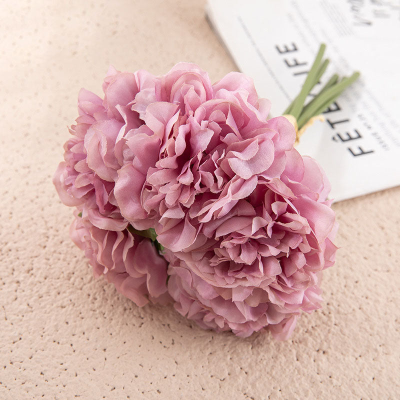 Composition florale de pivoines artificielles pour la décoration intérieure