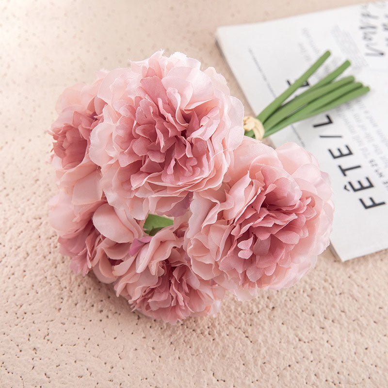 Composition florale de pivoines artificielles pour la décoration intérieure