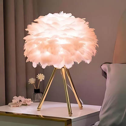 Lampe de table élégante ornée de plumes blanches