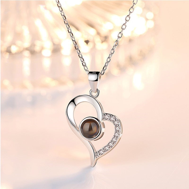 Collier romantique en forme de cœur avec les mots « Je t'aime »