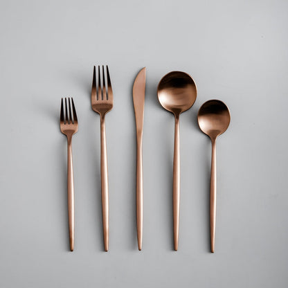 Ensemble de couverts en acier de qualité supérieure aux couleurs modernes