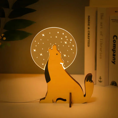 Lampe de bureau en bois avec figurine d'animal