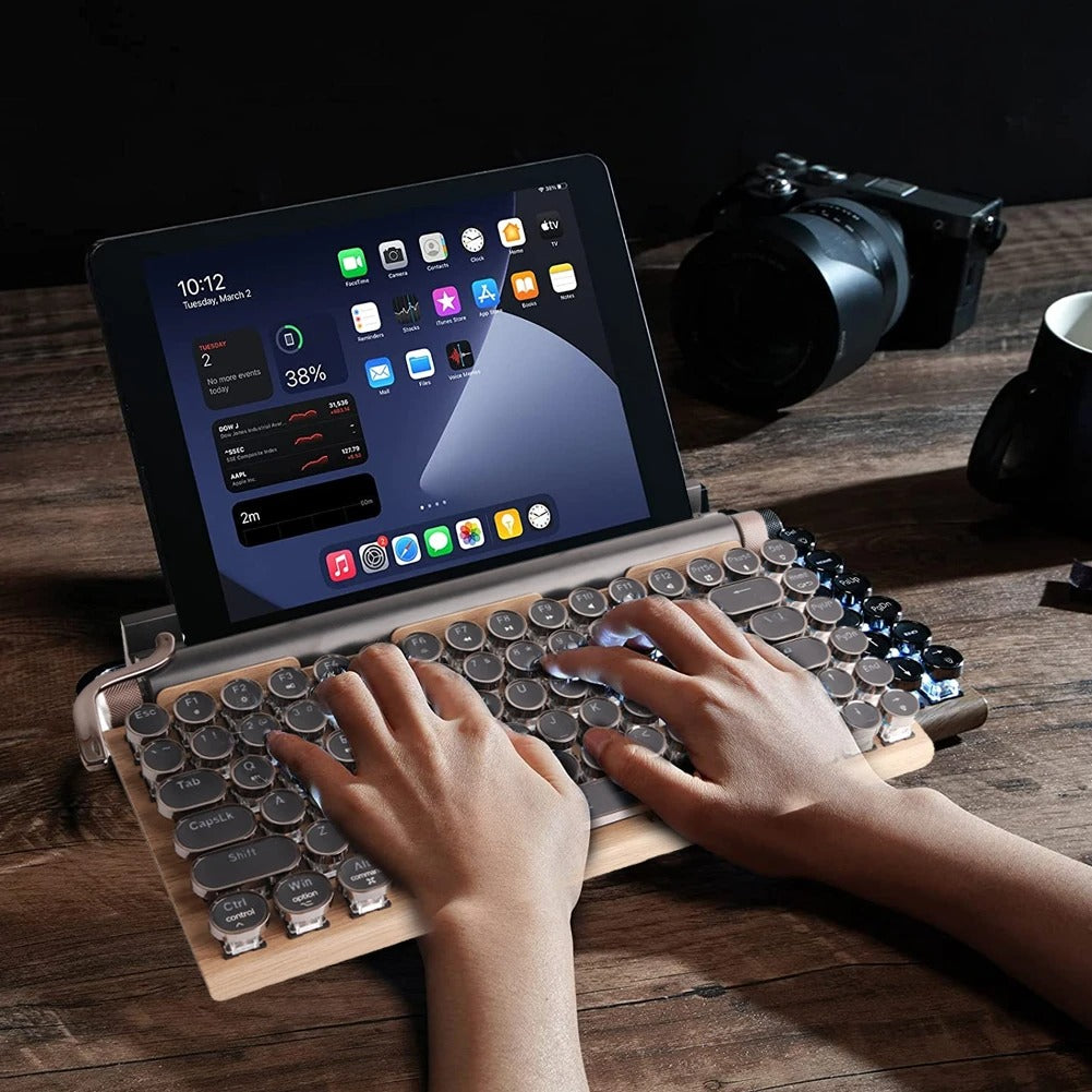 Retro Style Computer Keyboard - Halri