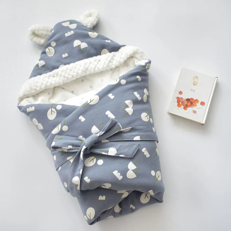Couverture douce pour bébé avec capuche et polaire