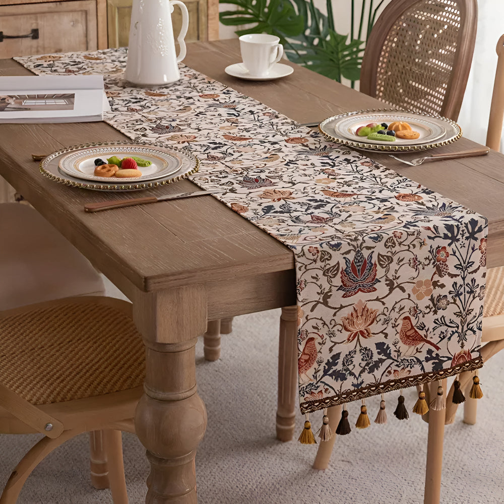 Chemin de table à motif floral classique