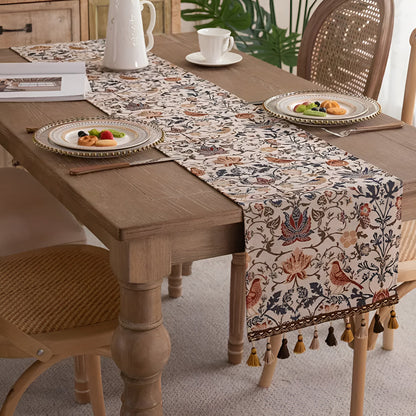 Chemin de table à motif floral classique