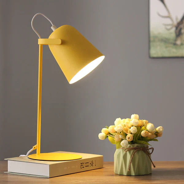 Lampe de bureau rustique en métal coloré