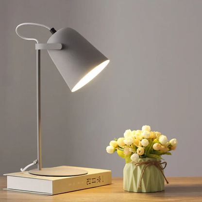 Lampe de bureau rustique en métal coloré