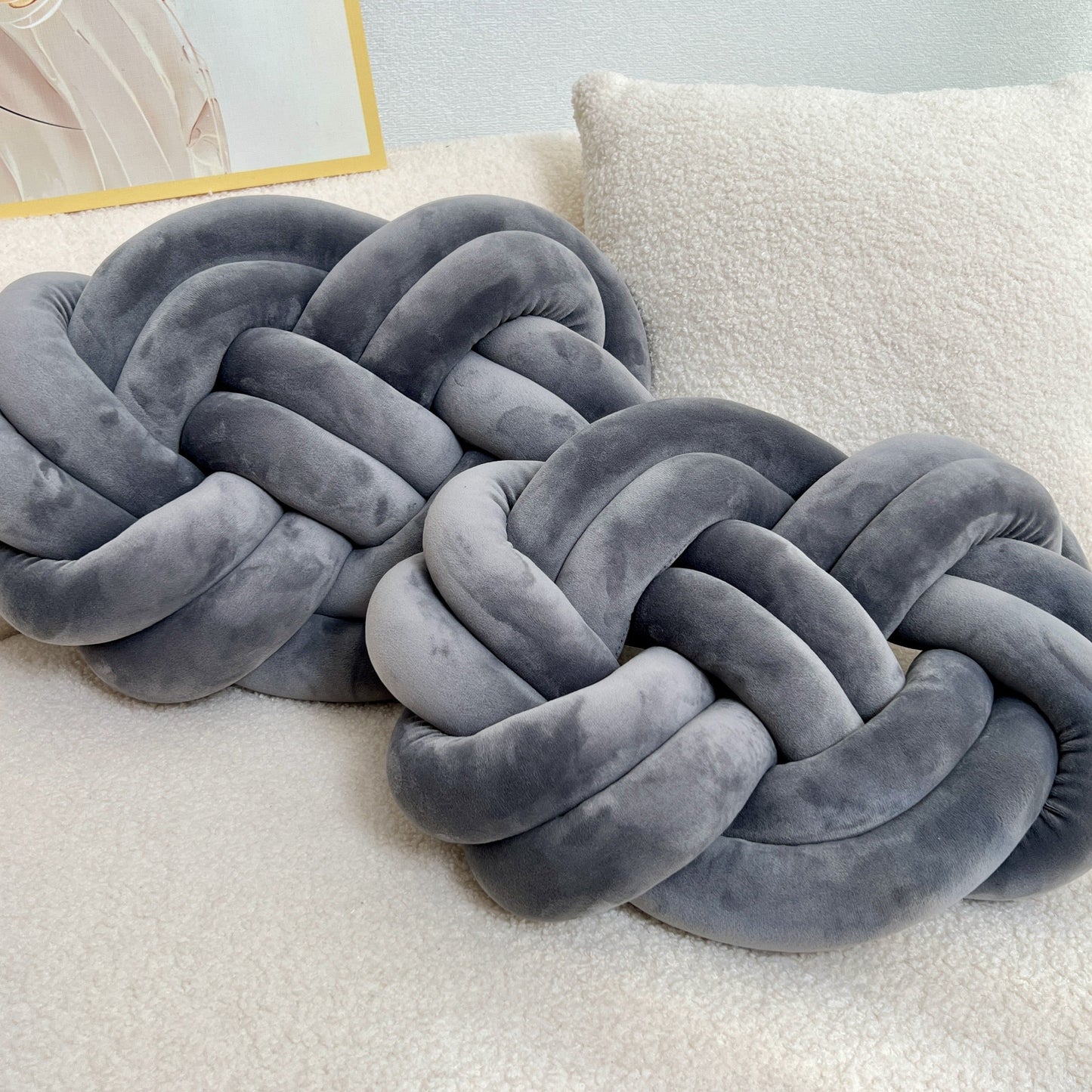 Coussin nuage en peluche avec détail de bouton