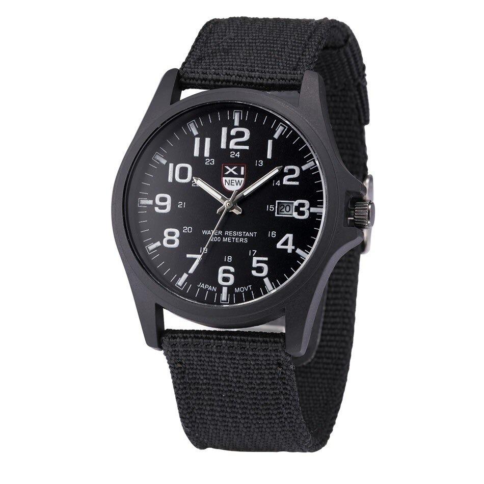 Montre-bracelet robuste pour homme, idéale pour les activités de plein air