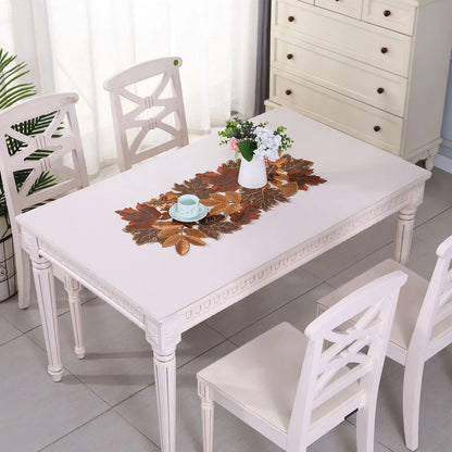 Chemin de table rustique d'automne avec motif de feuilles brodées