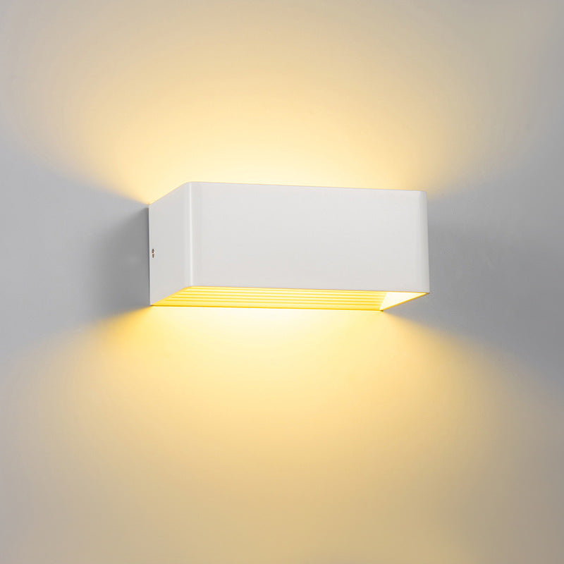 Applique murale LED extra-plate, finition blanche moderne