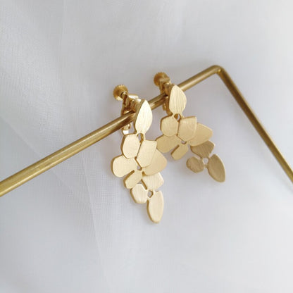 Vintage Style Leaf Drop Earrings - Halri
