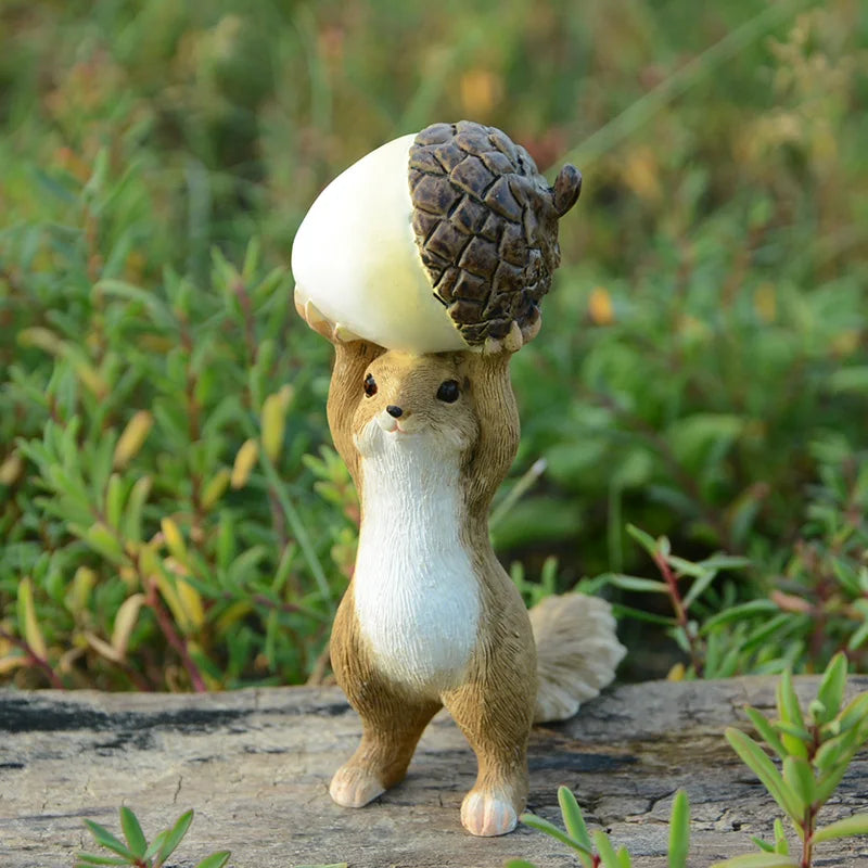Adorable figurine d'écureuil avec un cœur
