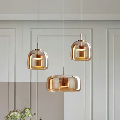 Magnifique suspension lumineuse en verre.
