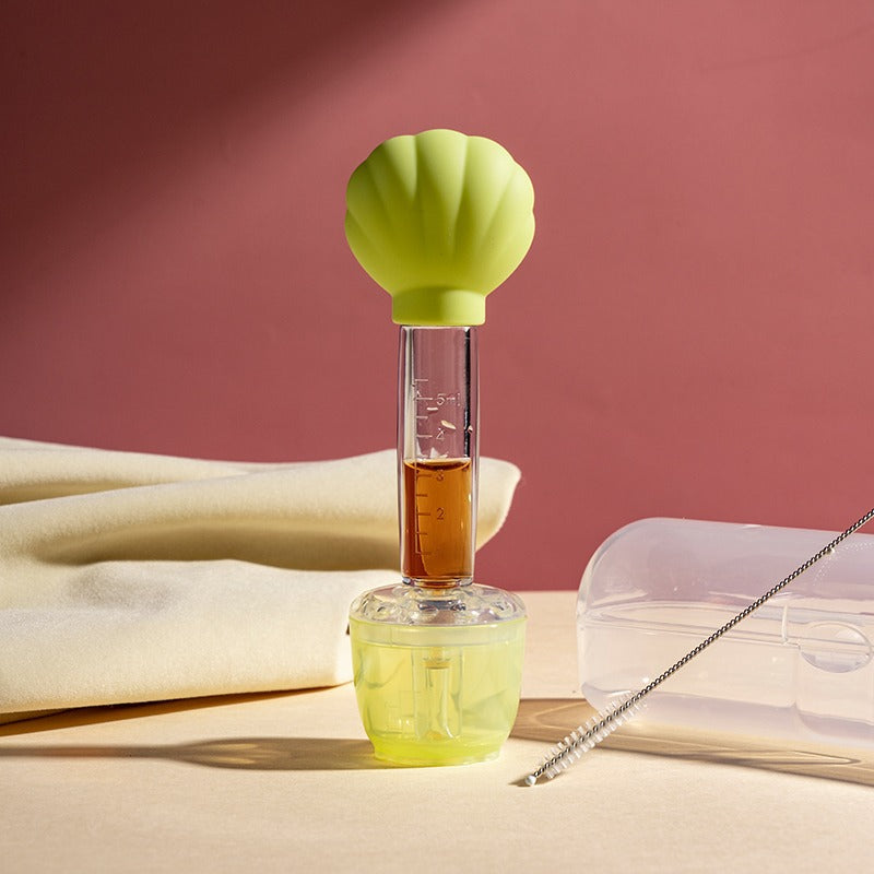 Distributeur d'aliments pour bébé avec gobelet doseur et seringue