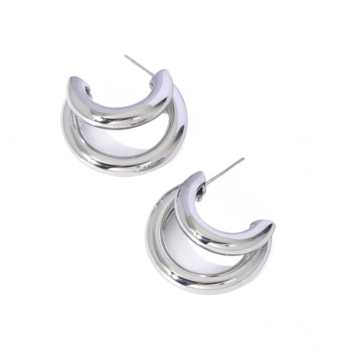 Boucles d'oreilles simples en forme de croissant de lune dorées
