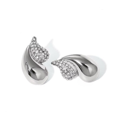 Luxueuses boucles d'oreilles pendantes en or 18 carats et diamants