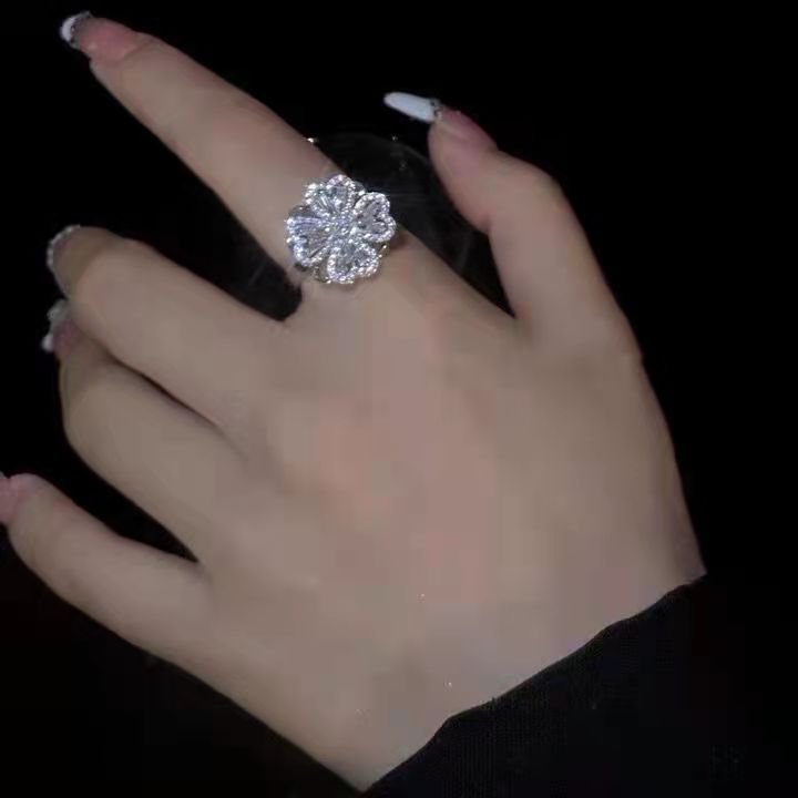 Bague trèfle florale en zircone cubique scintillante