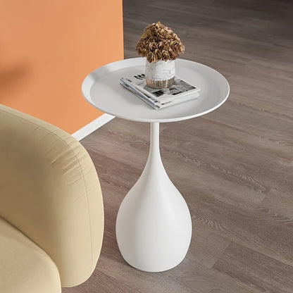 Table d'appoint compacte avec lampe ronde moderne et éclairage LED.