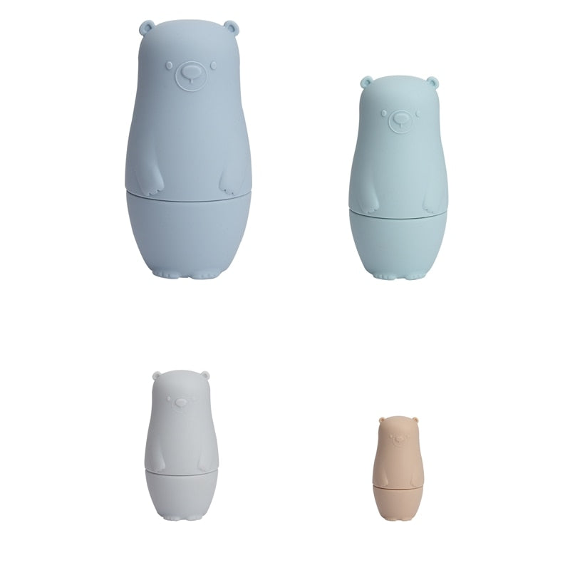 Ensemble de poupées russes empilables colorées