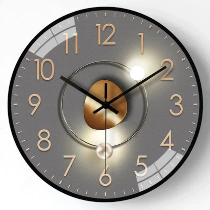 Horloge murale traditionnelle silencieuse