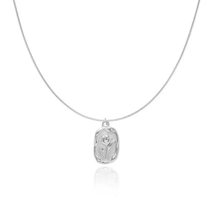 Collier avec pendentif délicat en forme de fleur