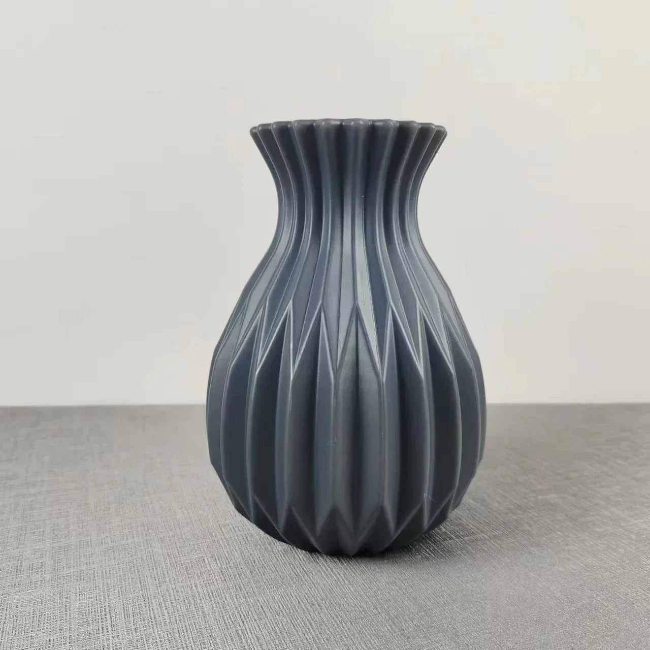 Magnifique vase en verre à motif floral