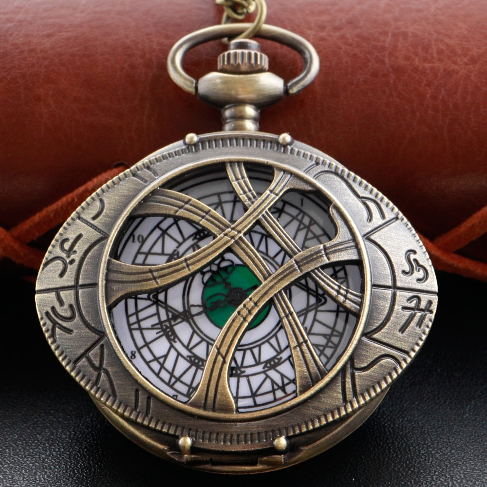 Pendentif montre de poche steampunk d'inspiration vintage 