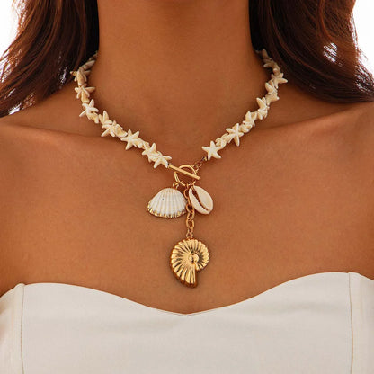 Ensemble de bijoux de plage en coquillages colorés