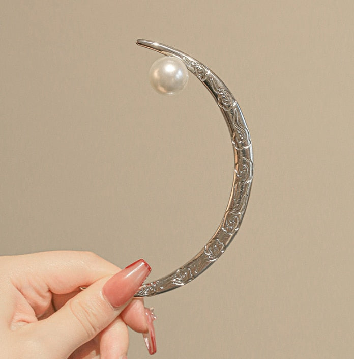 Épingles à cheveux lunaires antiques