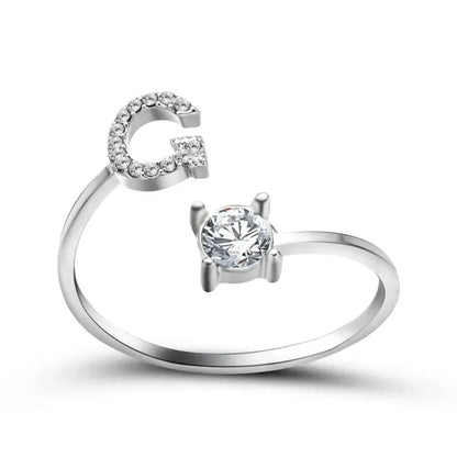Bague en diamant personnalisée avec initiale délicate